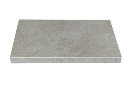 Fertigstufen - DekoStairs "concrete"<br/>Sandwichkonstruktion (40 mm) mit beidseitig 0,8 mm erhöht abriebfesten Schichtstoff der Firma Resopal beleimt. Schmalflächen mit 2 mm ABS Kante PUR beschichtet. Kanten horizontal gerundet.